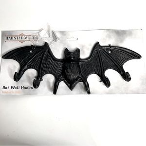 NEW Halloween Haunted Manor Metal Black Bat Wall Hook Decor Spooky Gothic